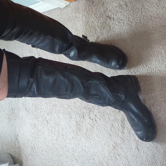 Black leather knee-high boot - Picture 2 of 15